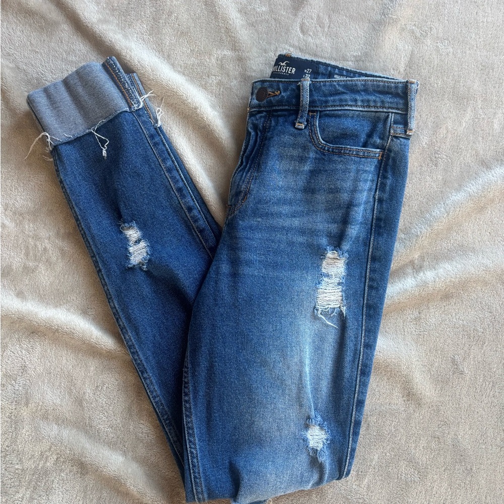 Hollister Women's Distressed cuffed Blue Skinny Jeans